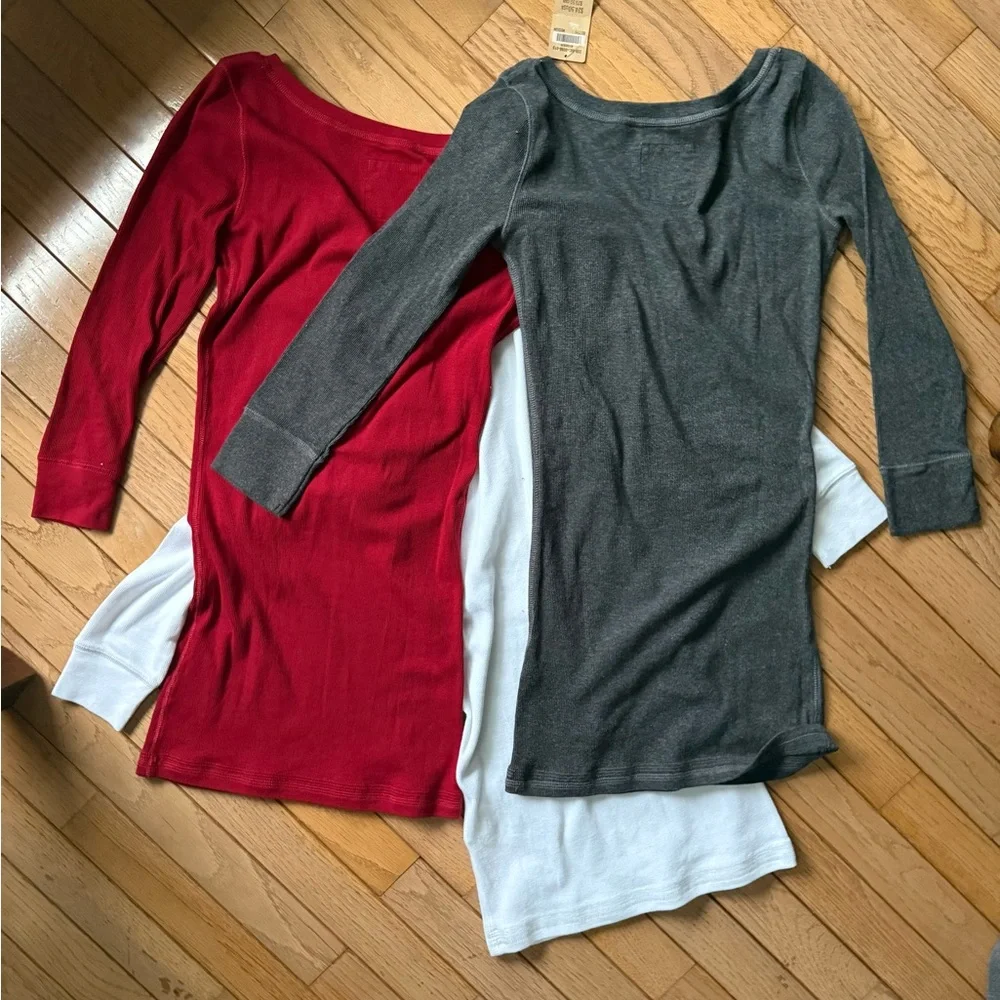 NWT - Set of 3 Hollister Henley’s. Gray, Cream, and Red Long Sleeve Tops - Picture 5 of 7